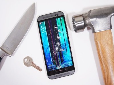 Новые смартфоны Samsung и HTC испытали на прочность Новые смартфоны Samsung и HTC испытали на прочность